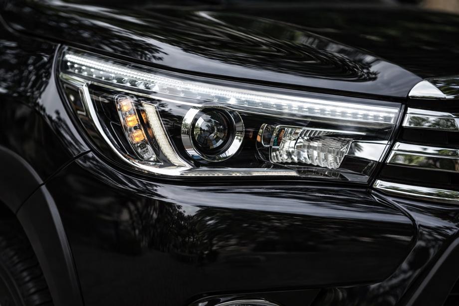 Toyota Hilux 2015- Front OEM Headlights V2 2015-2019 (for Xenon or LED bulb, set of 2) Photo 1