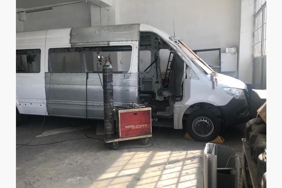 Mercedes Sprinter W907/W910 2018- Body kit for car extension Middle Section Image