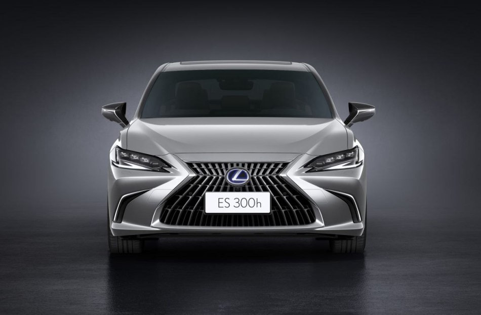 Updated Lexus ES: style and comfort in every detail