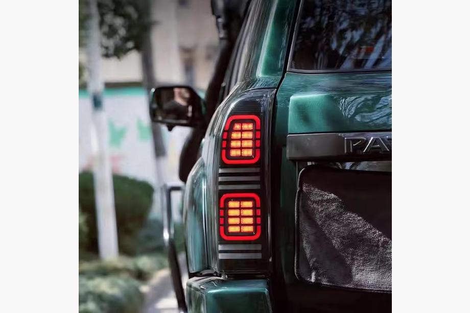 Nissan Patrol Y61 1997-2011 Smoke Black LED Tail Lights (2004-2008, 2 pcs) Photo 3