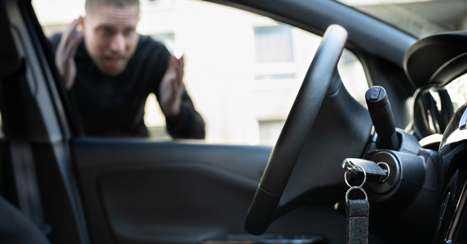 How to open a car with locked doors: tips and tricks