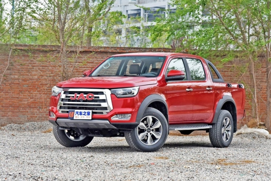 Review of the JAC T8 all-wheel drive pickup truck