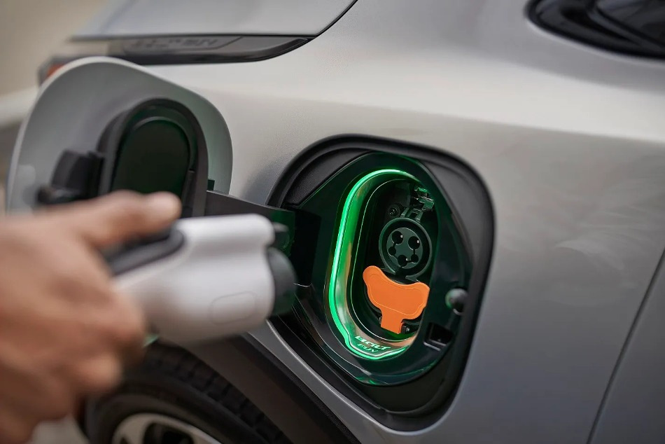 What does the charging speed of an electric vehicle depend on?