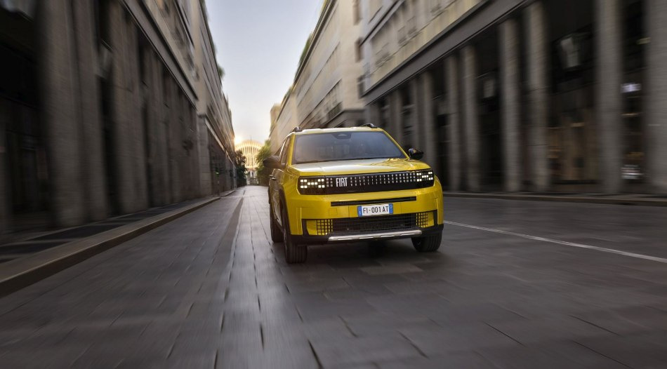 Review of the compact city electric car Fiat Grande Panda Electric