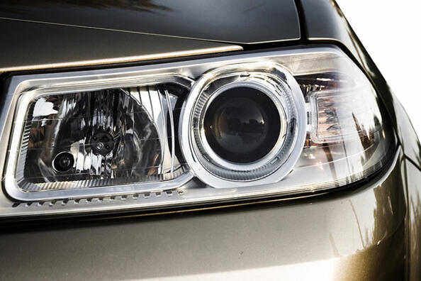 What are lensed headlights and what are their advantages?