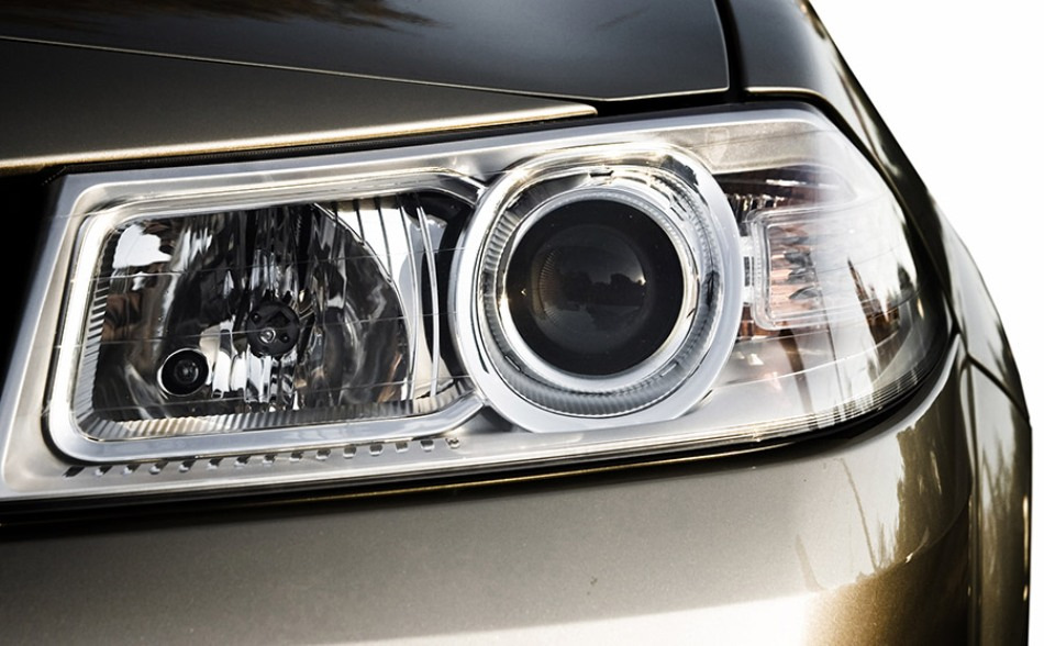 What are lensed headlights and what are their advantages?
