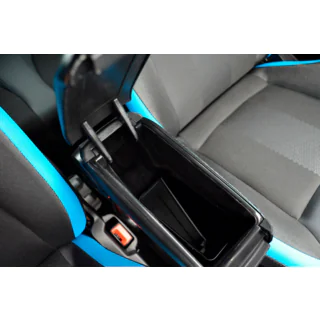 Armrest (into cup holder) photo 3