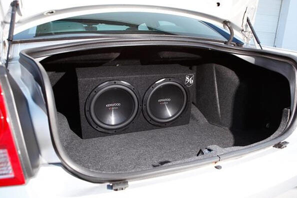 How to choose a good subwoofer for your car: tips for music lovers