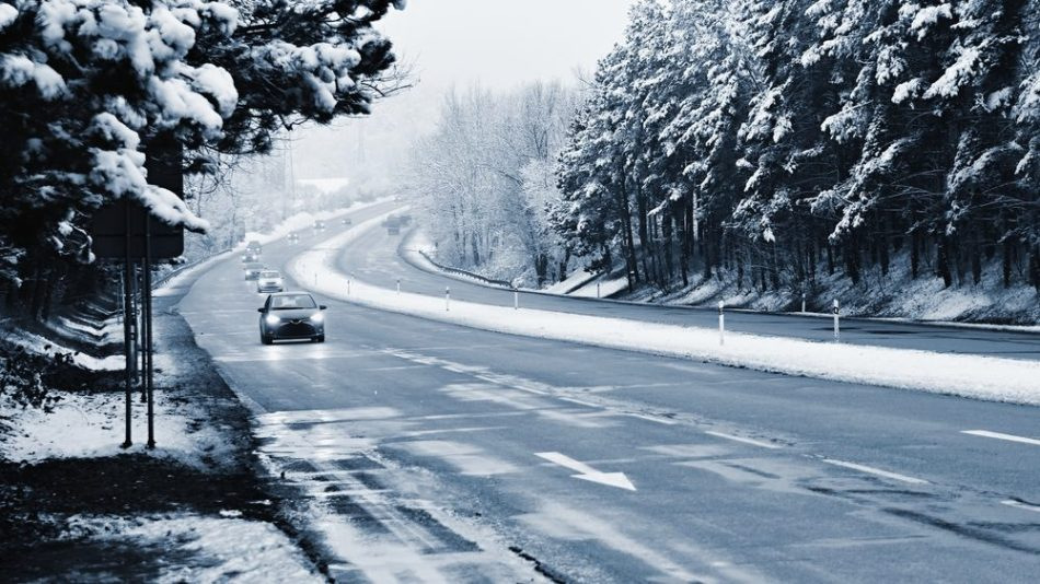 How to drive properly on ice: tips for motorists