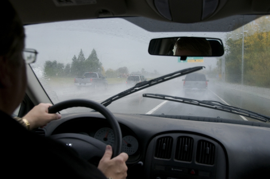How to improve visibility in a car: tips for motorists