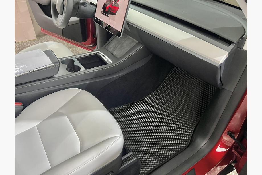 Tesla Model Y 2020- EVA Floor Mats (2020-2024, Black) Photo 2
