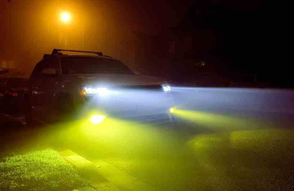 What color is best for car fog lights?