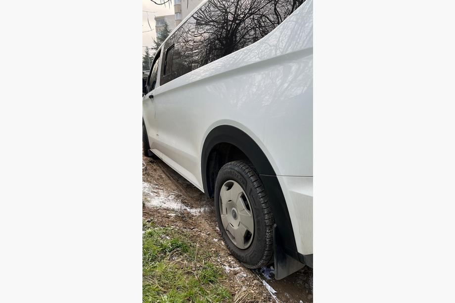 Ford Custom 2023- Wide fender flares (4 pcs, black) Image