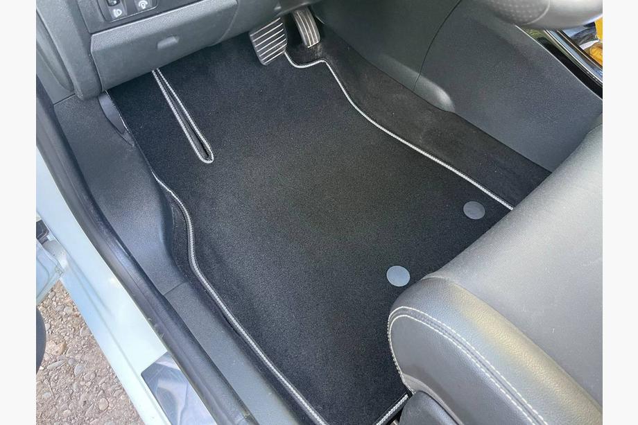 Renault Fluence 2009-2016 Textile Floor Mats Premium (black) Image