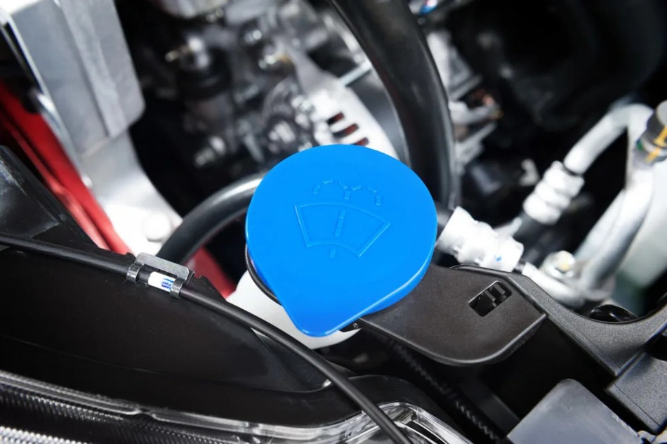 Water instead of car wash: why is it a bad idea for your car?