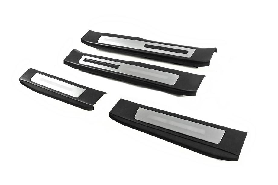 Toyota Land Cruiser 300 2021- Illuminated door sill plates (4 pcs) Image