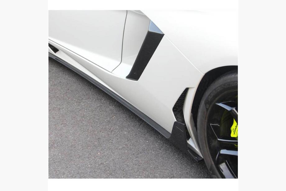 Lamborghini Aventador 2011-2022 Side Skirt Extensions (Carbon) Photo 3