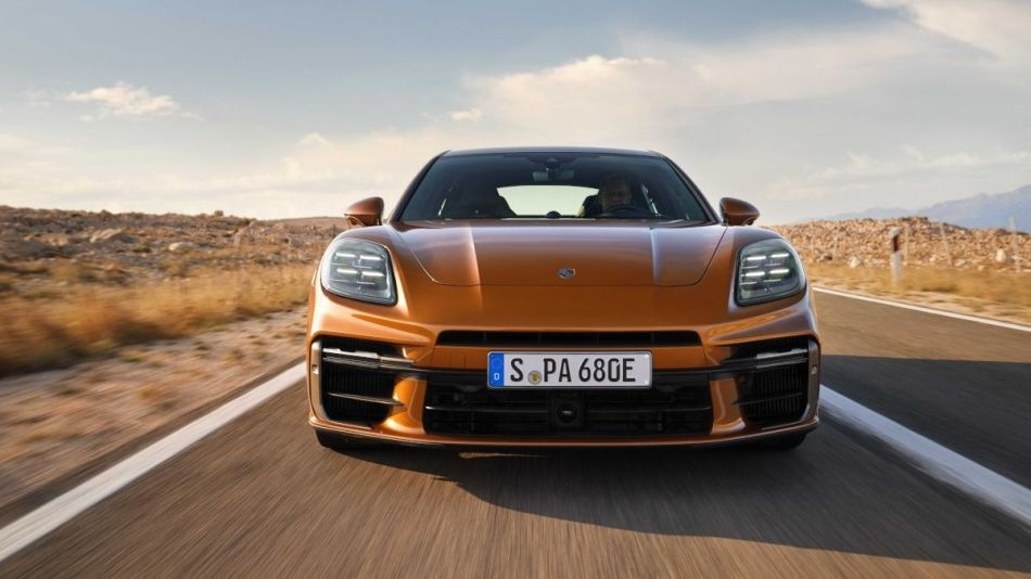Porsche Panamera Turbo 2024: review of the hybrid liftback