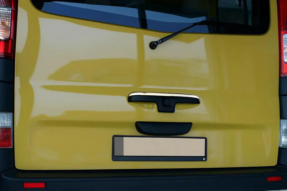 Opel Vivaro 2001–2015 Chrome trim for tailgate handle (stainless steel) Image