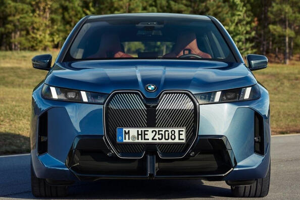 Review of the updated 2025 BMW iX electric crossover