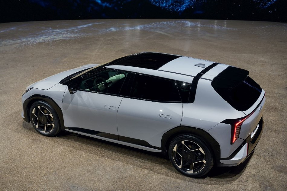 Review of the new electric hatchback Kia EV4 Hatch