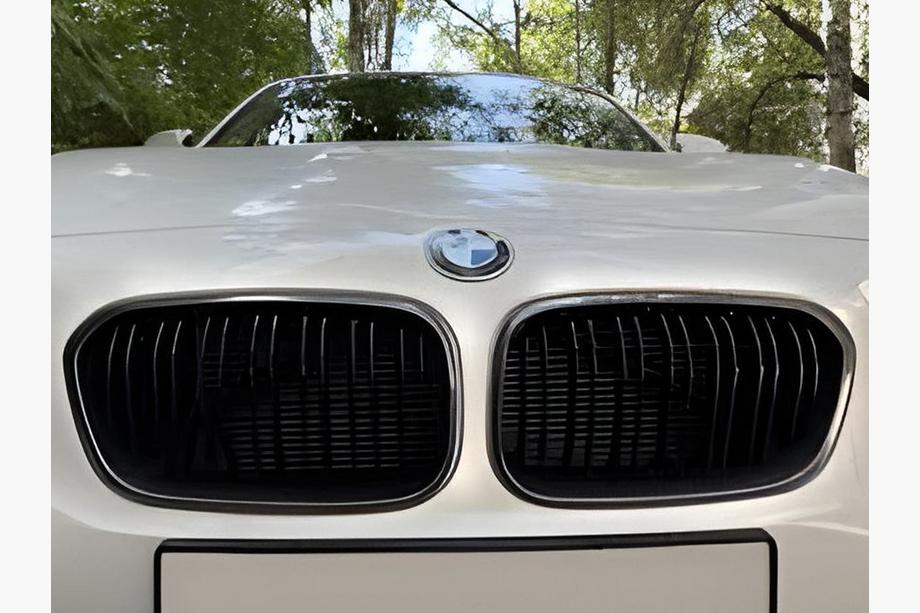 BMW 1 Series F20/F21 2011-2019 Kidney Grilles M-Look (2011-2014, Gloss Black with Chrome Trim) Photo 1