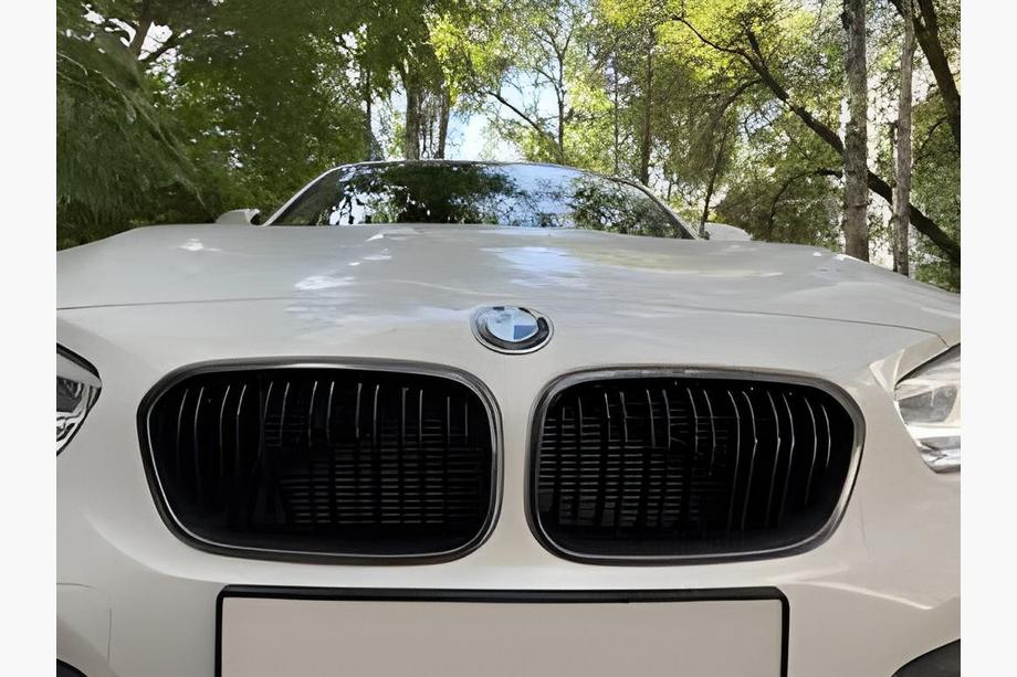BMW 1 Series F20/F21 2011-2019 Kidney Grilles M-Look (2015-2019, Gloss Black with Chrome Trim) Image