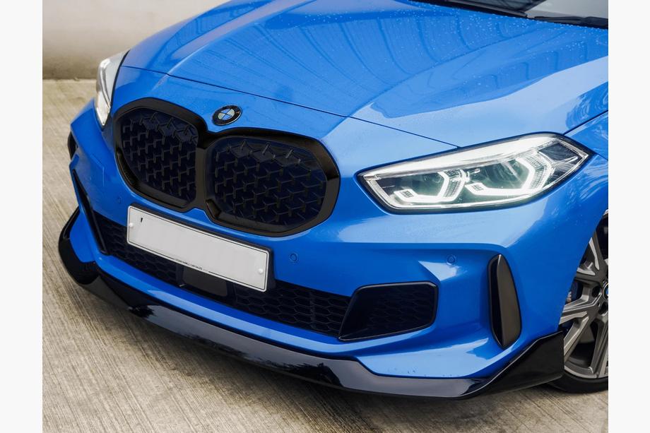 BMW 1 Series F40 2019-2024 Diamond Black Kidney Grille (1 pc) Image