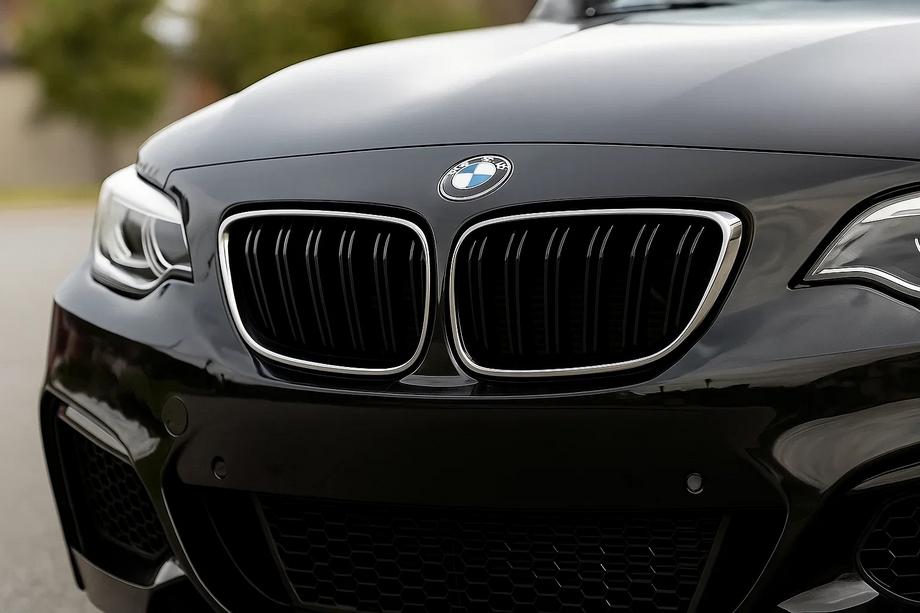 BMW 2 Series F22/F23 2014-2021 Kidneys M-Look (Gloss Black with Chrome Trim) Image