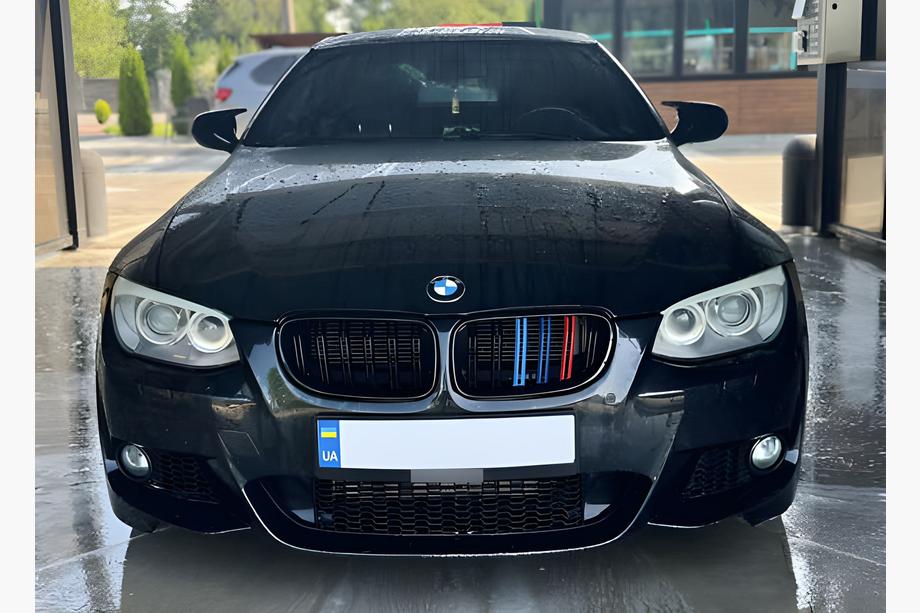 BMW 3 Series E92/E93 2006–2013 M-Look Kidney Grilles (for 2005-2009, M-Color) Image