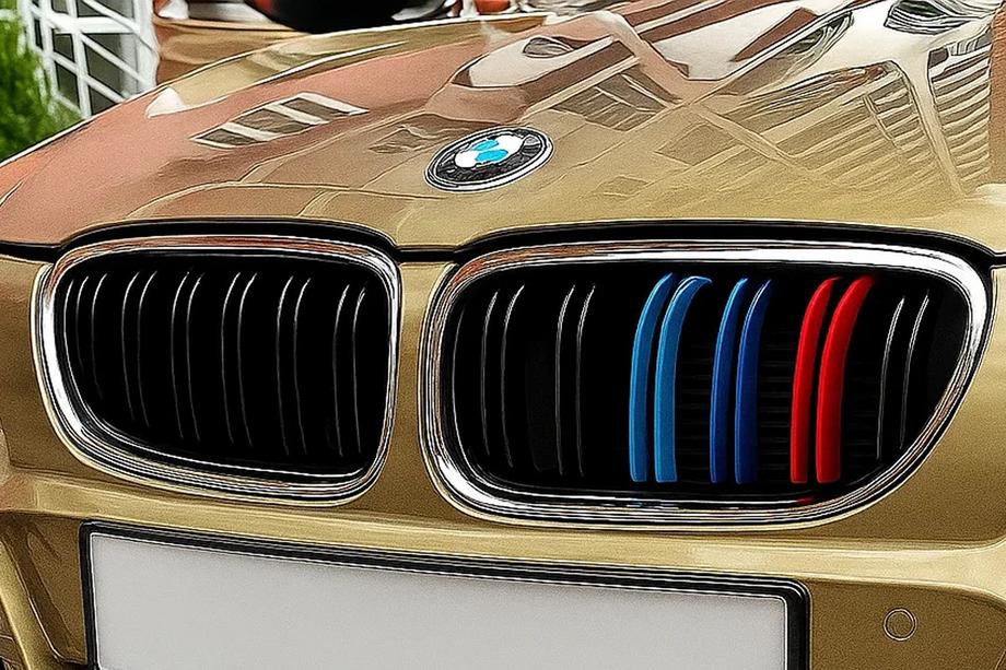 BMW 3 Series E92/E93 2006–2013 M-Look Kidney Grilles (for 2005-2009, M-Color with Chrome Trim) Image