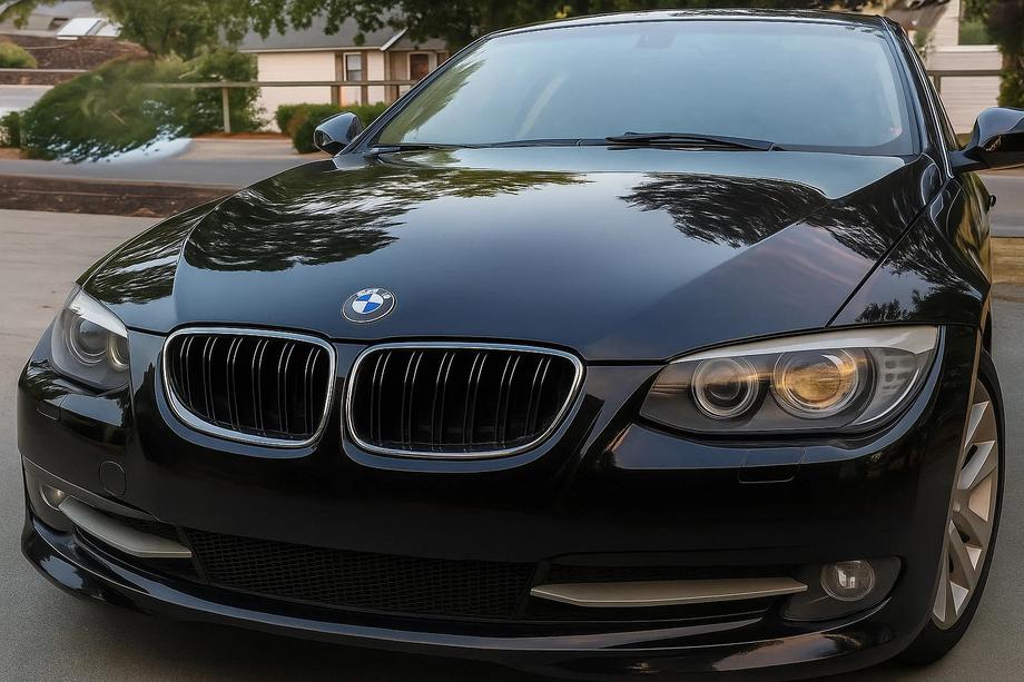 BMW 3 Series E92/E93 2006–2013 M-Look Kidney Grilles (for 2010-2013, Gloss Black with Chrome Trim) Image