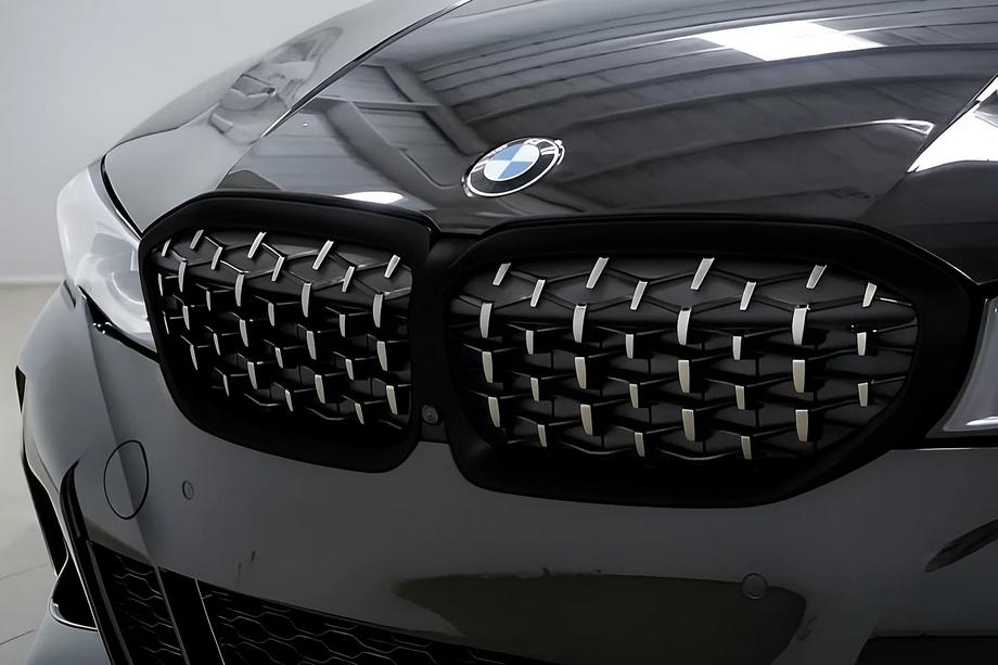 BMW 3 Series G20/G21 2018- Diamond Silver Kidney Grilles (2018-2022, black trim) Image