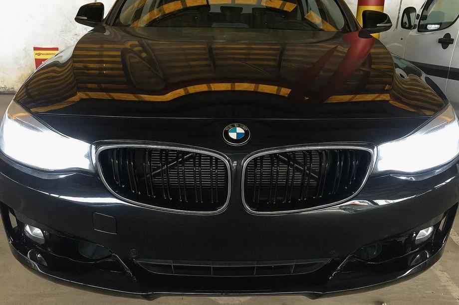 BMW 3 Series F34 2013–2020 M-Look Kidney Grilles (for F34, Gloss Black with Chrome Trim) Image