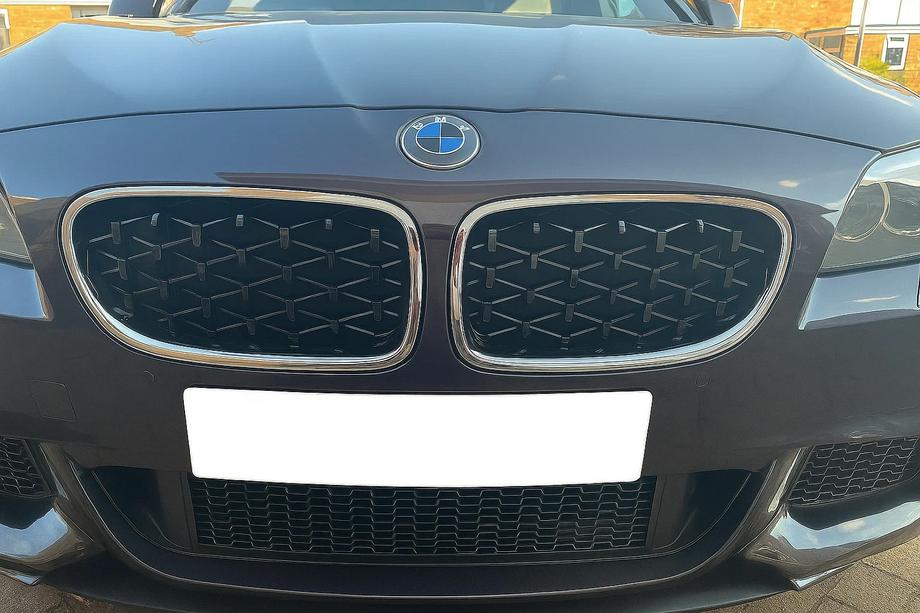 BMW 5 Series F10/F11 2010–2016 Diamond Black Kidney Grilles with Chrome Trim Image