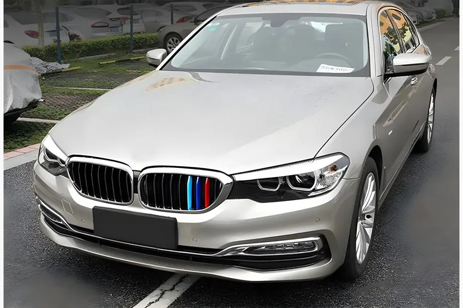 BMW 5 Series G30/G31 2017–2023 Kidney Grilles 1 Bar (2017-2020, M-Color with Chrome Trim) Image