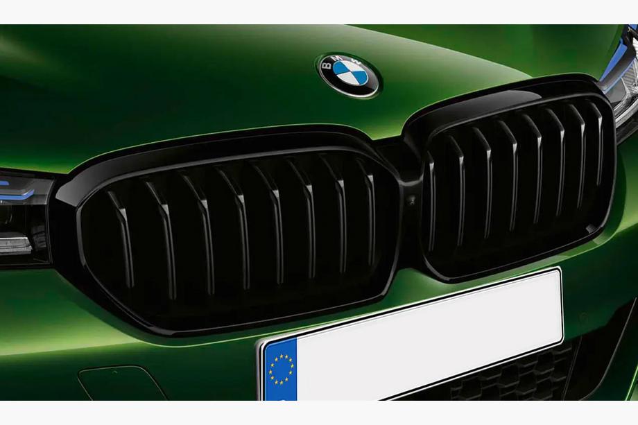 BMW 5 Series G30/G31 2017–2023 Kidney Grilles 1 Bar (2021+, Gloss Black) Image