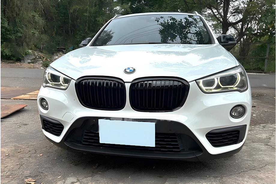 BMW X1 F48 2015-2022 M-Look Kidney Grilles (2015-2019, Gloss Black) Image