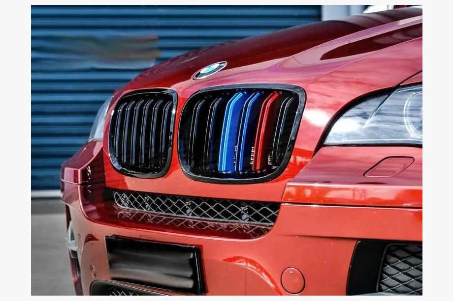 BMW X5 E70 2007-2013 Kidney Grilles M-Look (M-Color) Image