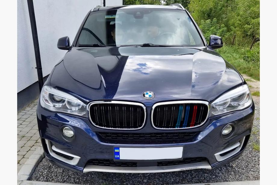 BMW X6 F16 2014-2019 Kidneys M-Look (M-Color with Chrome Trim) Image