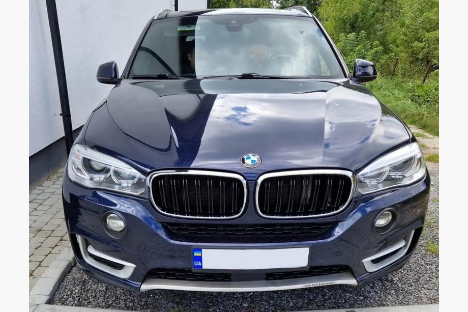 BMW X5 F15 2013-2018 Kidneys M-Look (Gloss Black with Chrome Trim) Image