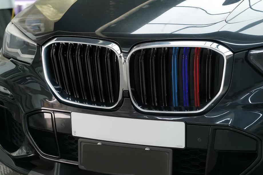 BMW X5 G05 2019–2026 Kidney Grilles M-Look (2019-2022, M-Color with Chrome Trim) Image
