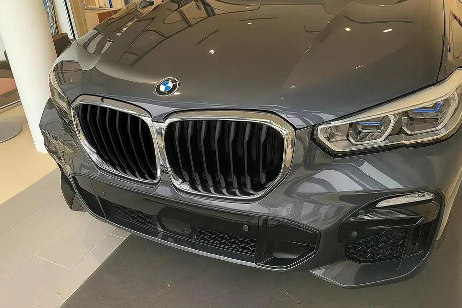 BMW X5 G05 2019–2026 Kidney Grilles 1 Bar (2019-2022, Gloss Black with Chrome Trim) Image