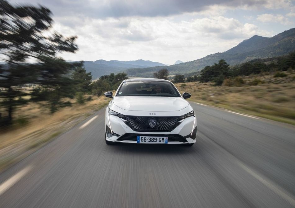 Peugeot e-308: Review of the stylish electric hatchback