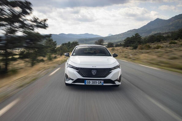 Peugeot e-308: Review of the stylish electric hatchback
