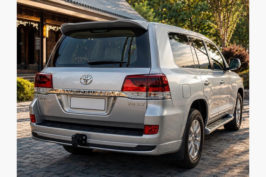 Toyota Land Cruiser 200 2007-2021 Rear valance without chrome 2016↗ (Executive 2019/2021, for towbar) Black Photo 2