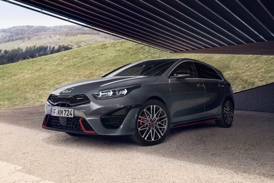 Kia Ceed GT Review: A Restyled Version of a «Charged» Hatchback