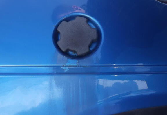 What happens if you spill gasoline on the body of a car? Consequences and first aid LFP