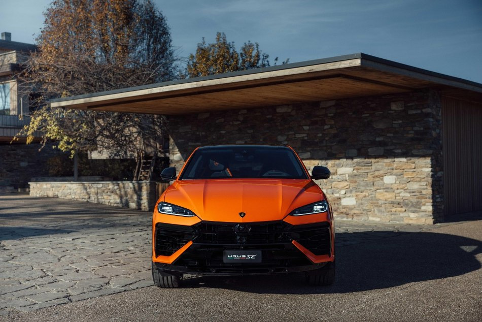 Lamborghini Urus 2025 Review: Hybrid Power of a Super SUV