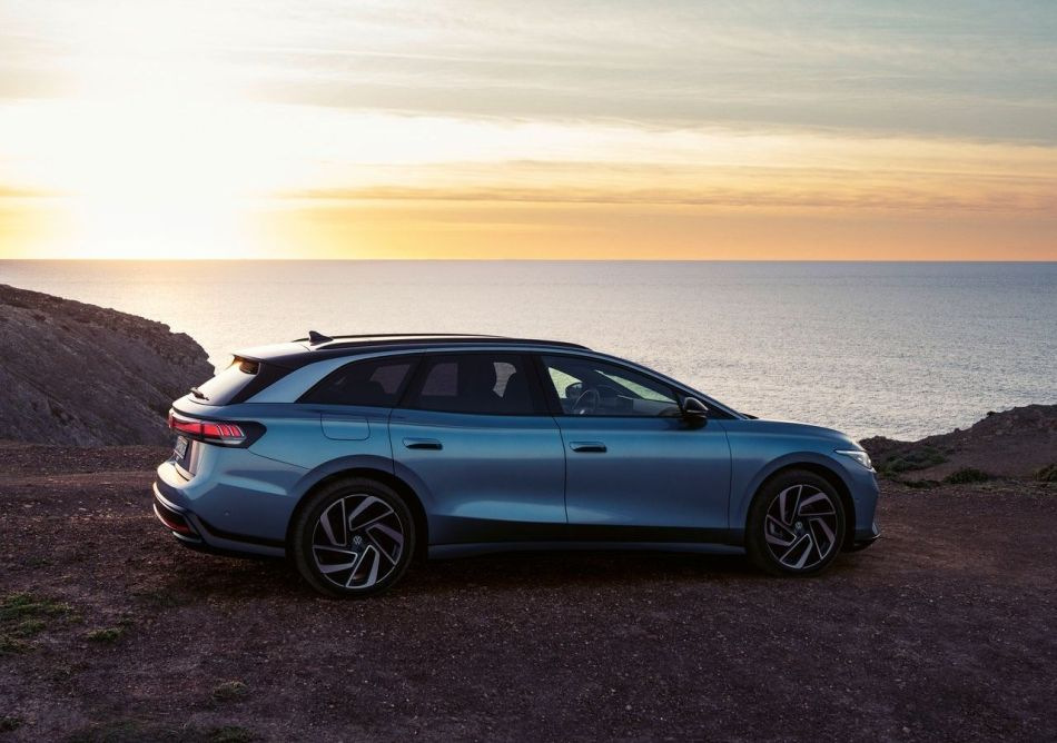 Volkswagen ID.7 Tourer Review: An Electric Station Wagon for Long Trips